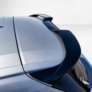 A-574_4jpg - OPSHOLDERS Close-up of a silver-blue sports car rear with a dark blue aerodynamic spoiler against a light background, emphasizing design details.