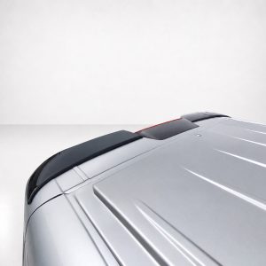 A-576_4jpg - OPSHOLDERS Close-up of a silver car roof with a black spoiler, photographed from the front-right corner.