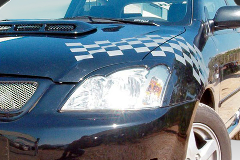 FR000074_1jpg - OPSHOLDERS Front end of a dark blue patrol car with white checkered pattern across the hood and a visible headlight.