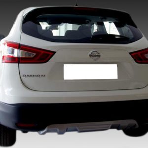 Rear view of a white Nissan SUV (Qashqai) showing taillights and license plate area.