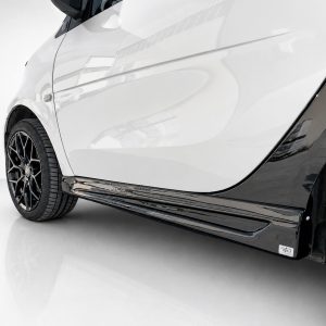 K154-003_2jpg - OPSHOLDERS Close-up of a white car's front side showing alloy wheel and chrome running board area under the door? (informative)