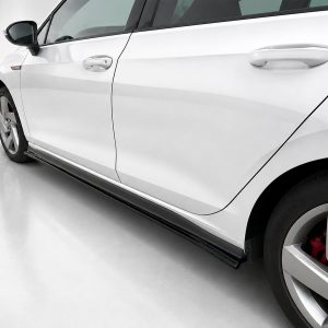 K192-002_3jpg - OPSHOLDERS Close-up of a white car side, showing door, mirror, and alloy wheel with a red brake caliper visible behind it