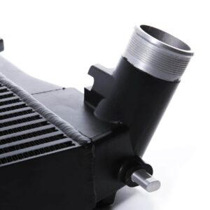 Racingline-MQB-Intercooler-4-1jpg - OPSHOLDERS Close-up of a black radiator with a silver threaded inlet pipe on the side
