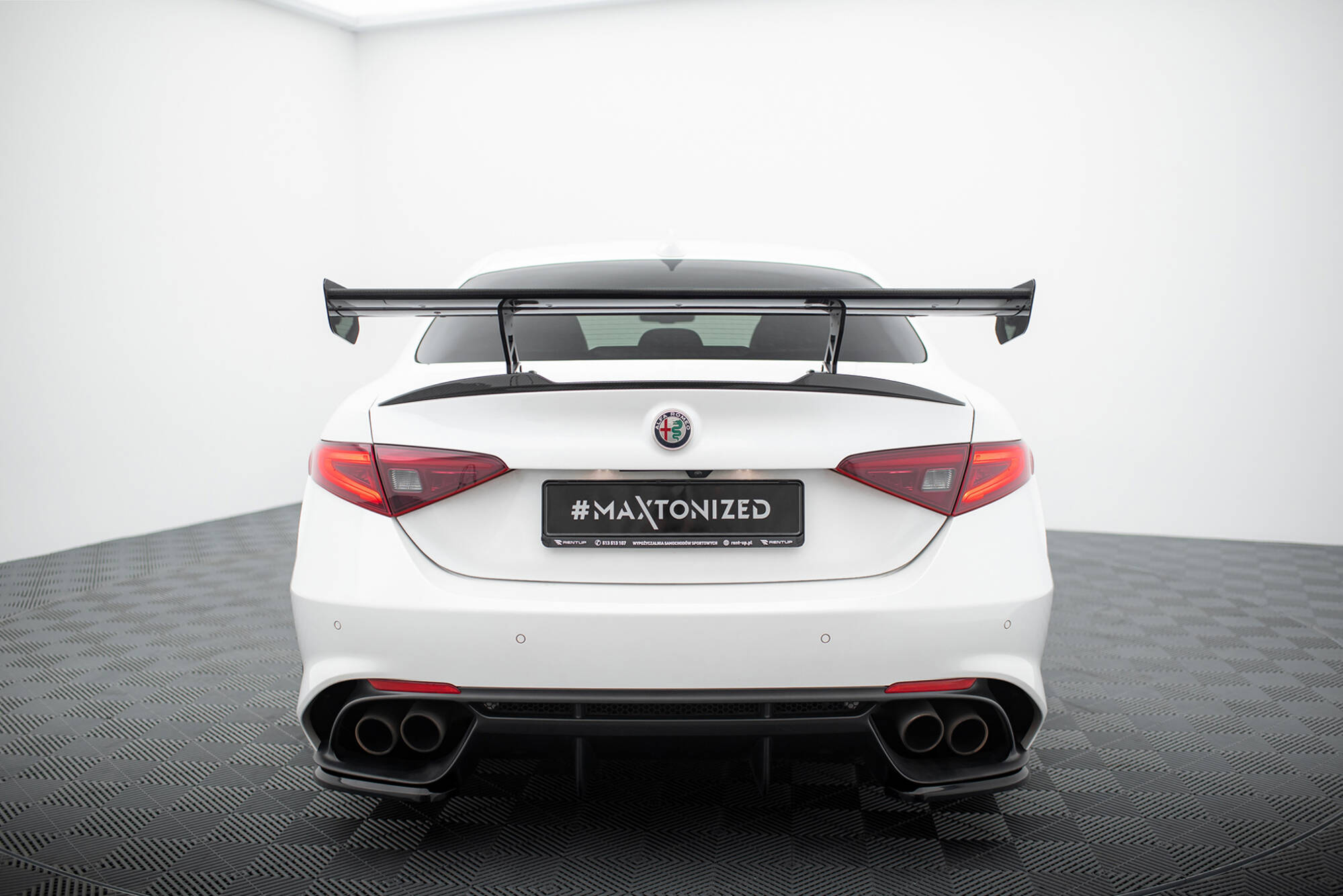 pol_po_Carbon-Spoiler-suitable-for-Alfa-Romeo-Giulia-Quadrifoglio-21085_16jpg - OPSHOLDERS