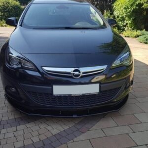 pol_po_FRONT-SPLITTER-suitable-for-Opel-ASTRA-J-GTC-835_2jpg - OPSHOLDERS Front view of a black Opel car parked on a patterned brick driveway with greenery in the background.