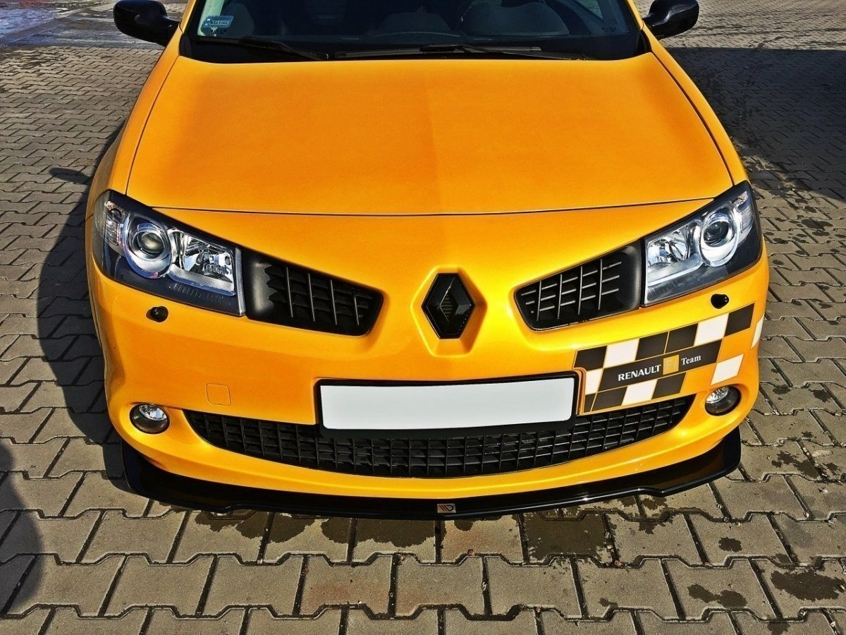 pol_po_FRONT-SPLITTER-suitable-for-Renault-MEGANE-II-RS-Facelift-871_1jpg - OPSHOLDERS Front view of a yellow Renault car with a black-and-white checkered racing stripe and 'Renault Team' badge on the bumper.