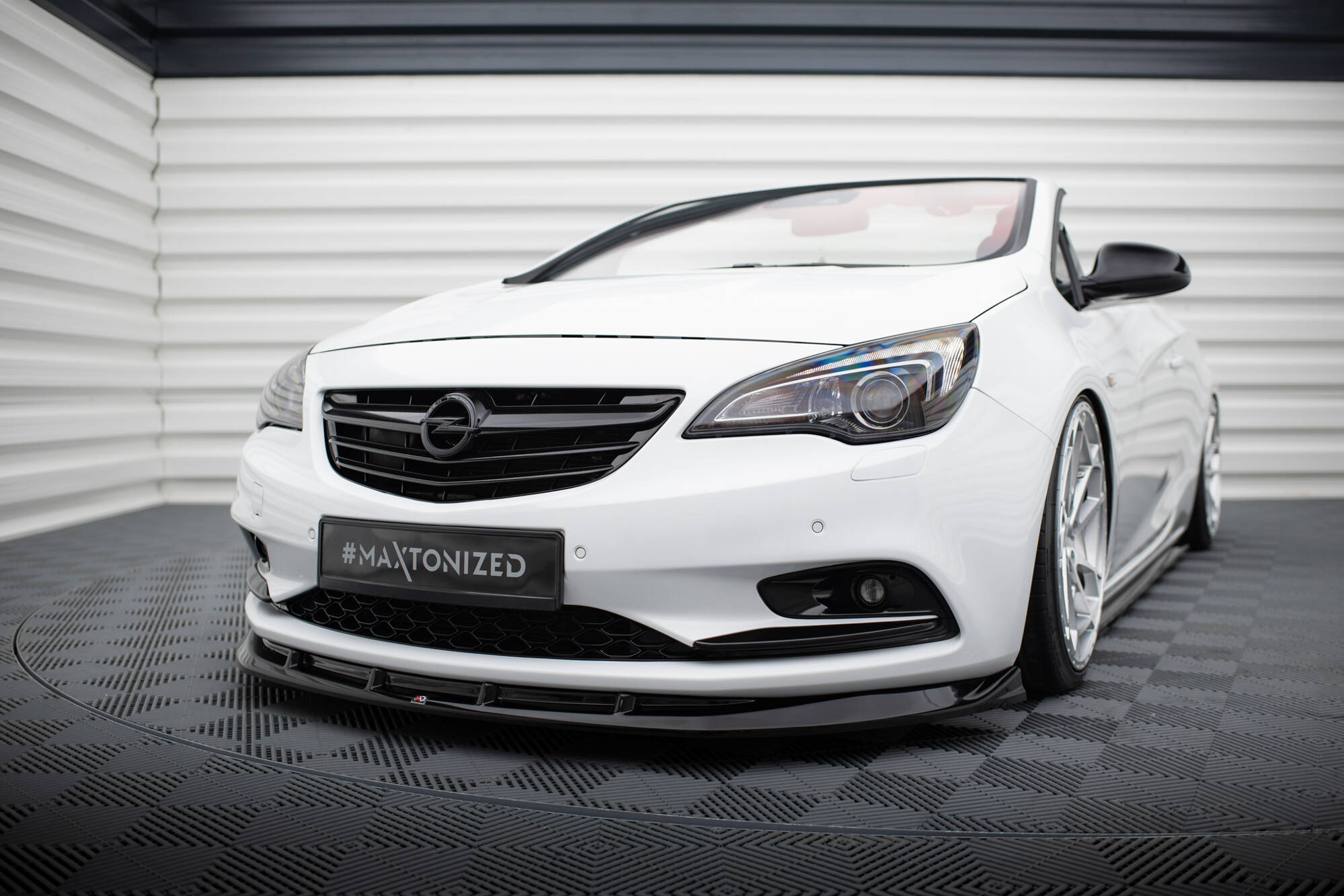 pol_po_Front-Splitter-suitable-for-Opel-Cascada-20813_5jpg - OPSHOLDERS