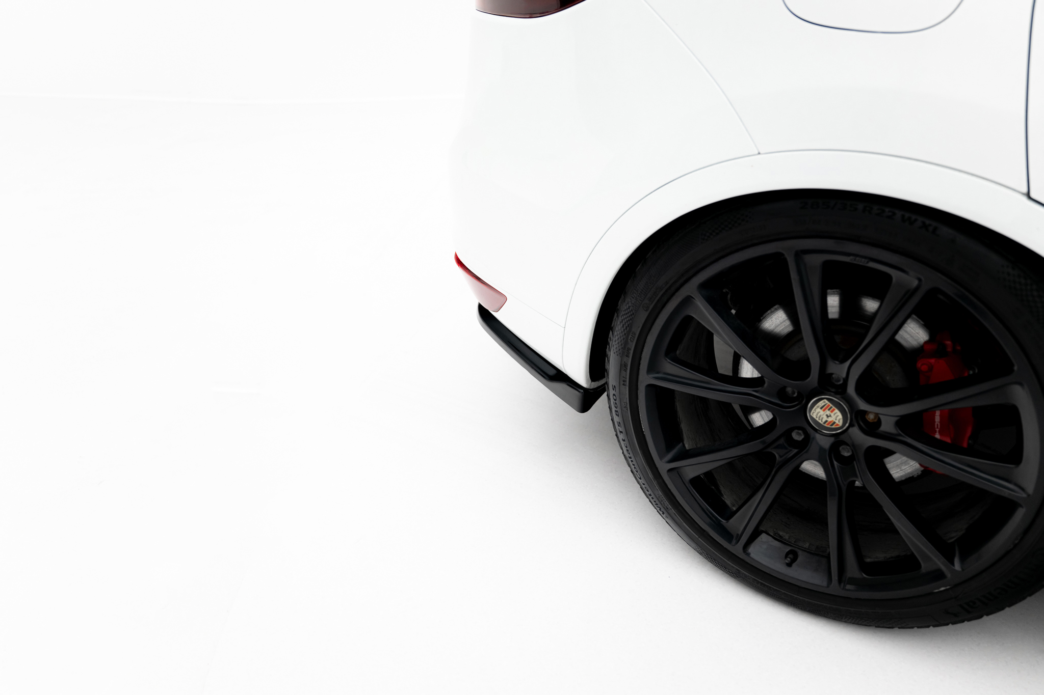 pol_po_Rear-Side-Splitters-suitable-for-Porsche-Cayenne-Turbo-Standard-Mk2-17312_4jpg - OPSHOLDERS