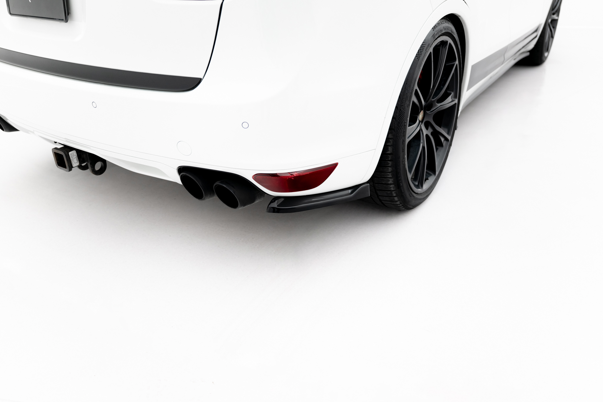 pol_po_Rear-Side-Splitters-suitable-for-Porsche-Cayenne-Turbo-Standard-Mk2-17312_5jpg - OPSHOLDERS