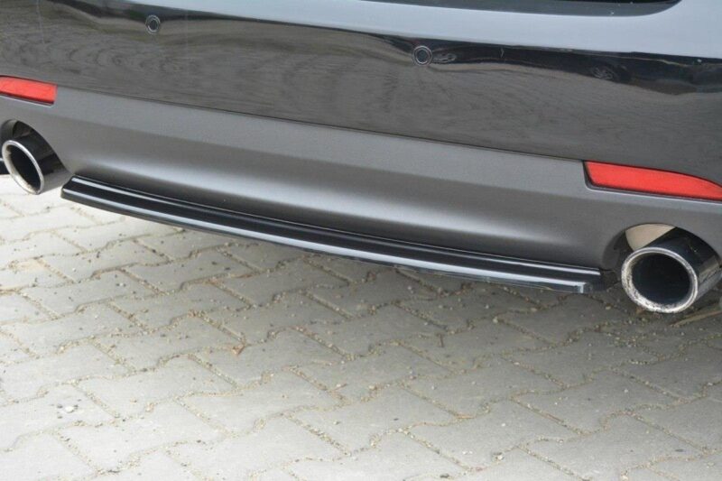 pol_po_Rear-Splitter-suitable-for-Saab-9-3-Aero-Mk2-Facelift-1054_3jpg - OPSHOLDERS Close-up of a dark car's rear bumper with two chrome exhaust tips and a gray diffuser.