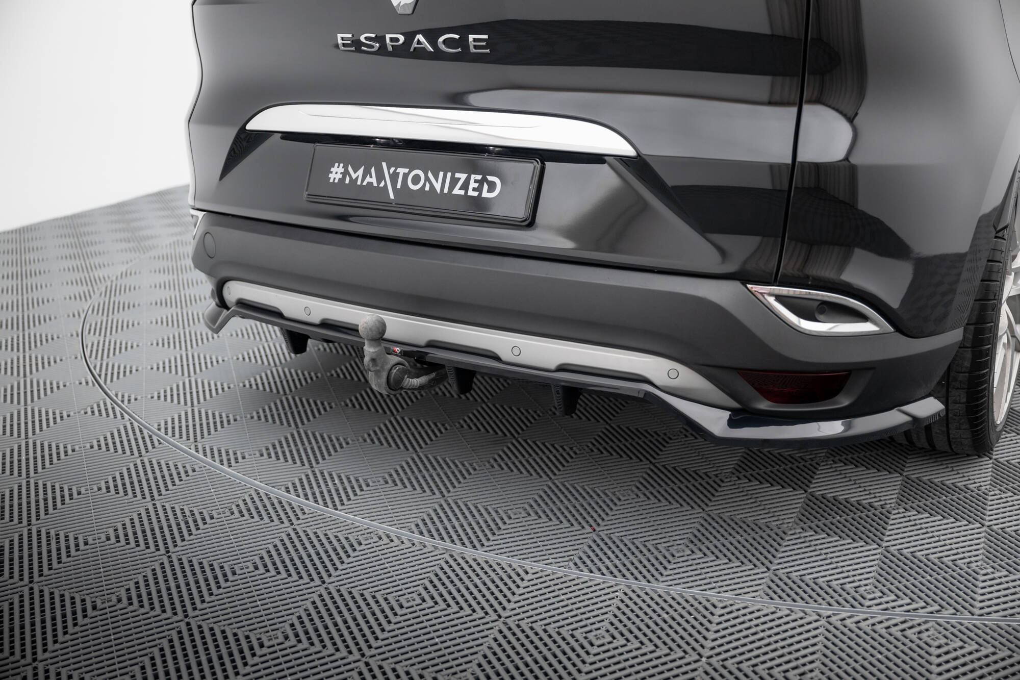 pol_po_Rear-Splitter-with-vertical-bars-suitable-for-Renault-Espace-Mk5-21070_8jpg - OPSHOLDERS