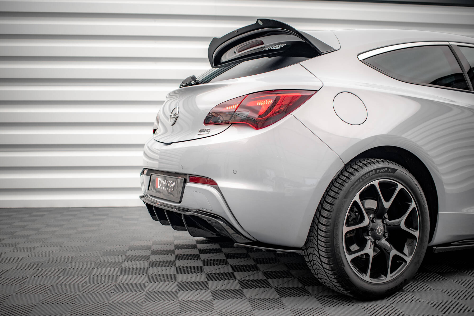 pol_po_Rear-Valance-suitable-for-Opel-Astra-GTC-OPC-Line-J-Version-with-single-exhaust-on-one-side-20909_4jpg - OPSHOLDERS