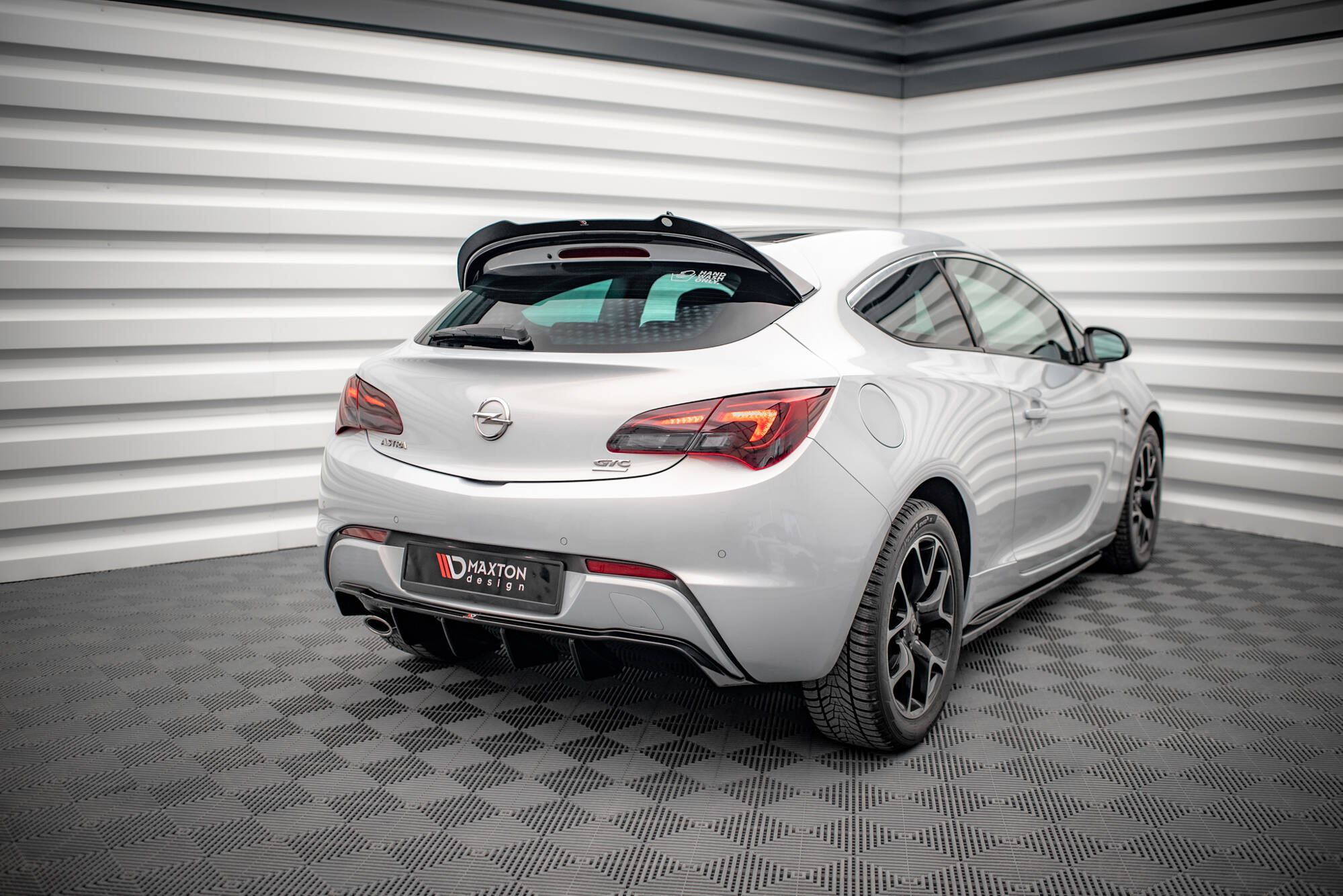 pol_po_Rear-Valance-suitable-for-Opel-Astra-GTC-OPC-Line-J-Version-with-single-exhaust-on-one-side-20909_5jpg - OPSHOLDERS