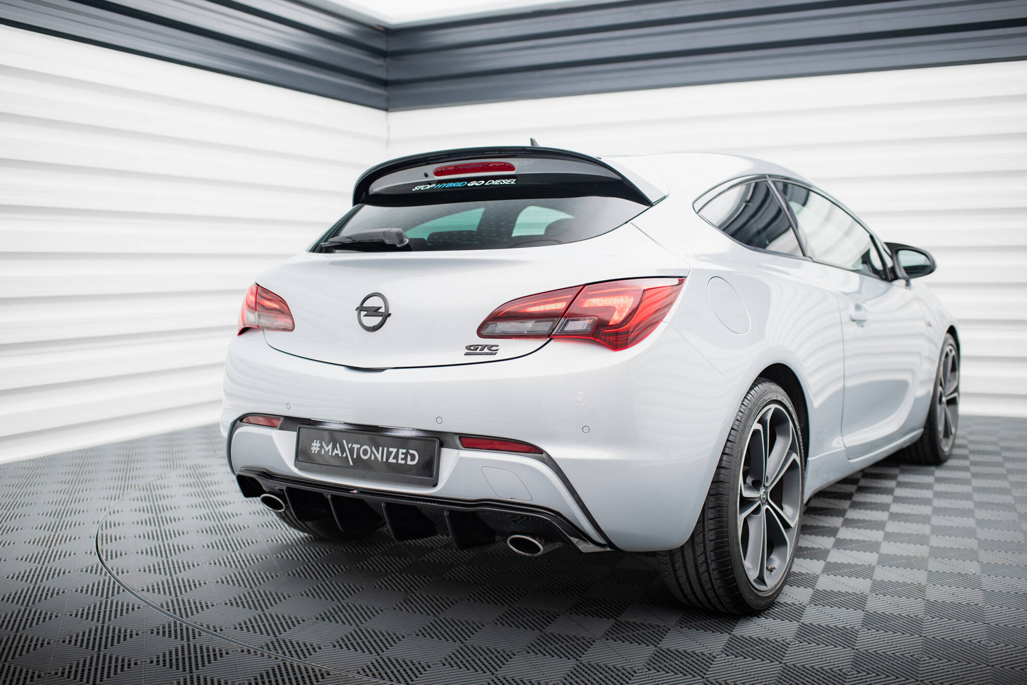 pol_po_Rear-Valance-suitable-for-Opel-Astra-GTC-OPC-Line-J-Version-with-single-exhausts-on-both-sides-20908_3jpg - OPSHOLDERS