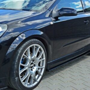 pol_po_SIDE-SKIRTS-DIFFUSERS-suitable-for-Opel-ASTRA-H-FOR-OPC-VXR-238_3jpg - OPSHOLDERS Close-up of a black sporty car showing its front side, glossy paint, and silver multi-spoke alloy wheels on a brick driveway.