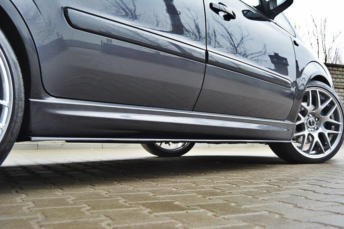 pol_po_SIDE-SKIRTS-DIFFUSERS-suitable-for-Opel-ZAFIRA-B-OPC-254_2jpg - OPSHOLDERS Low-angle side view of a gray car with aftermarket alloy wheels parked on a brick driveway
