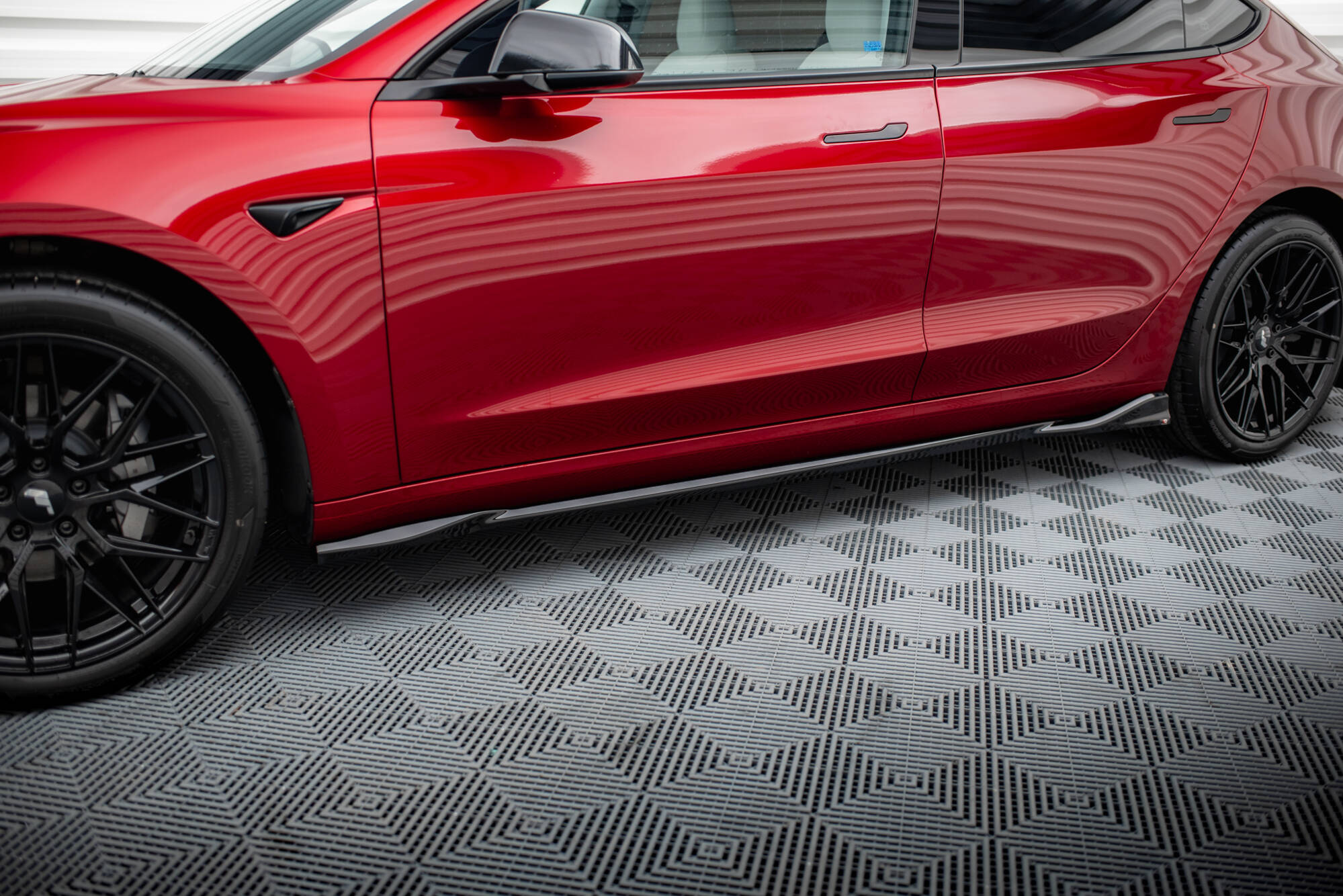 pol_po_Side-Skirts-Diffusers-V-5-suitable-for-Tesla-Model-3-Mk1-Mk1-Facelift-21184_3jpg - OPSHOLDERS
