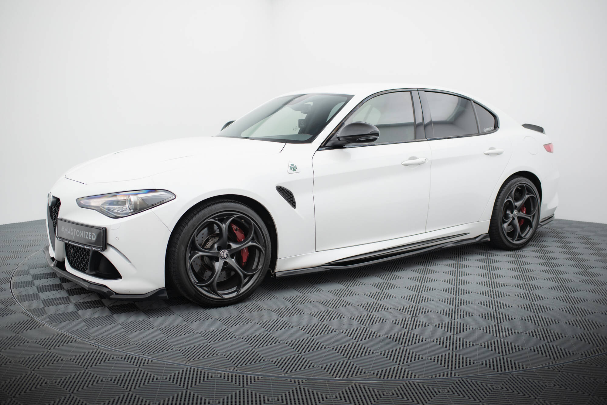 pol_po_Side-Skirts-Diffusers-suitable-for-Alfa-Romeo-Giulia-Quadrifoglio-21051_2jpg - OPSHOLDERS