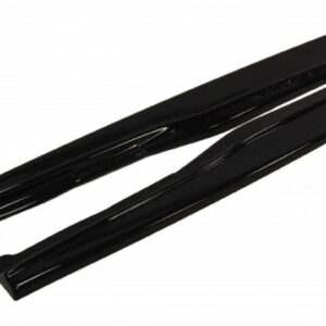 pol_po_Side-Skirts-Diffusers-suitable-for-Opel-Astra-OPC-VXR-J-242_4jpg - OPSHOLDERS Close-up of glossy black car roof rails running parallel along a vehicle's roof.