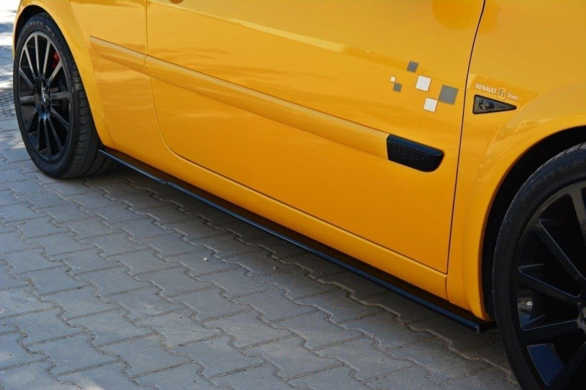 pol_po_Side-Skirts-Diffusers-suitable-for-Renault-Megane-RS-Mk2-276_3jpg - OPSHOLDERS Side view of a bright yellow sports car focusing on the lower door and black alloy wheel on a brick-paved surface.